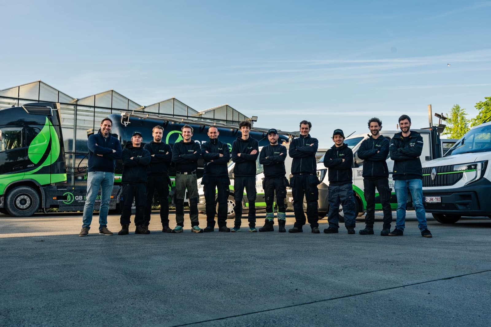 Het team van Green Building Projects voor de bedrijfswagens