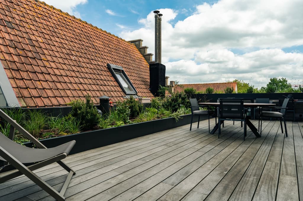 Groen dakterras op een privébalkon